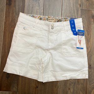 Dakota Blue Women's Short Mid Rise with Pockets Flap with Button WHITE